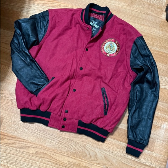 Hogwarts Railways Bomber Jacket Men's Small Harry Potter Universal Studios Red - Picture 1 of 7